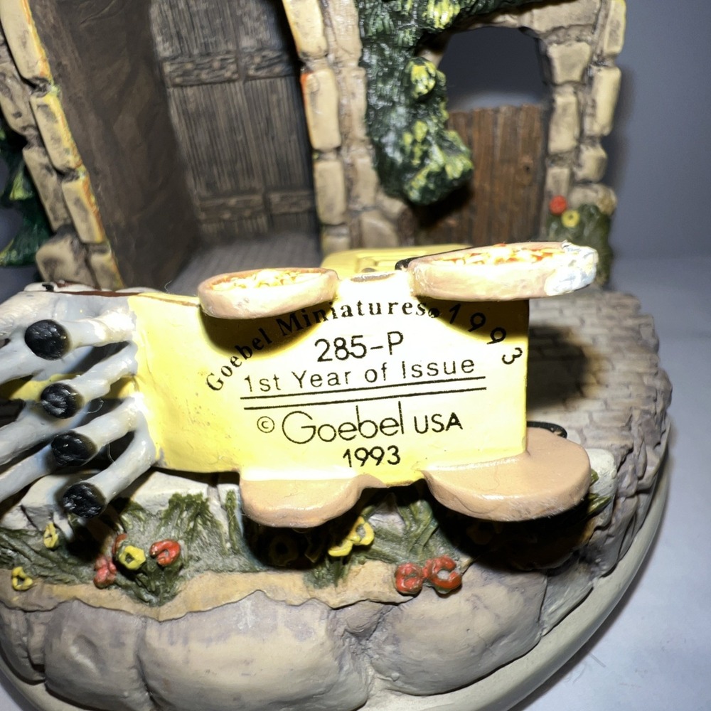 RARE Goebel/Olszewski Mail is Here Clock Tower Vignette w/Coach 1992 931D - Picture 5 of 15